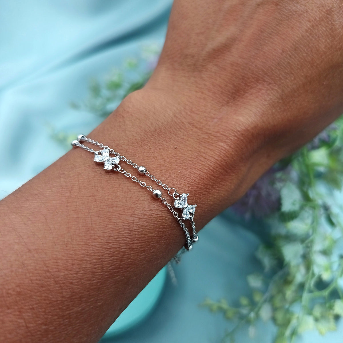 Pulsera Doble Mariposas y Abalorios