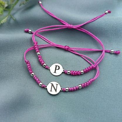 Pulsera Macramé Personalizada con Bolitas y Plaquita