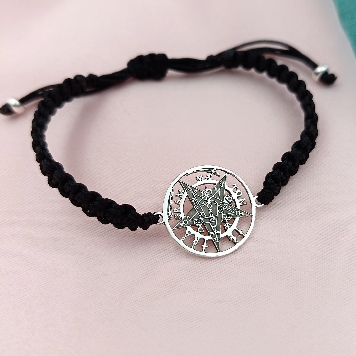 Pulsera macramé Tetragramatón