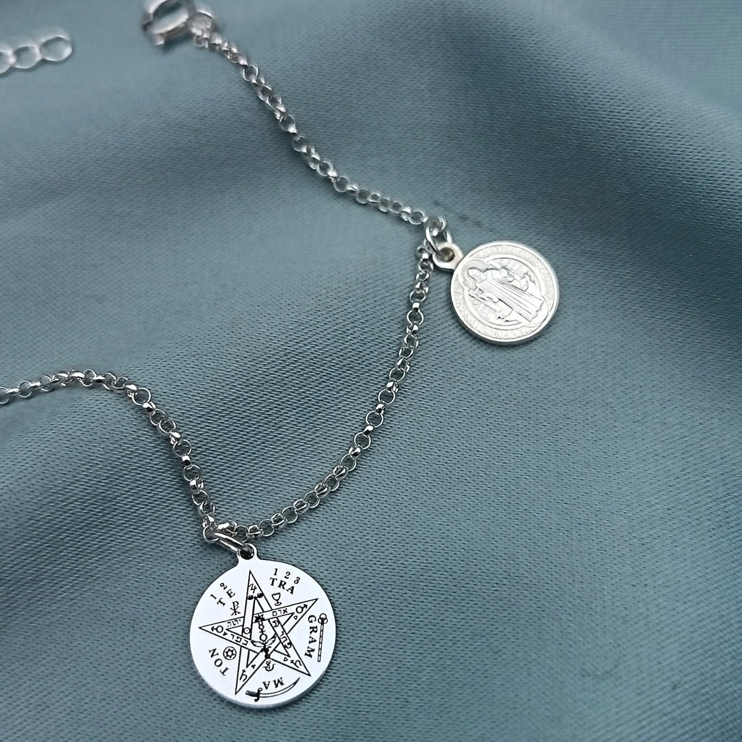 Pulsera Triple Protección Tetragamatrón, Nudo de Bruja y  San Benito