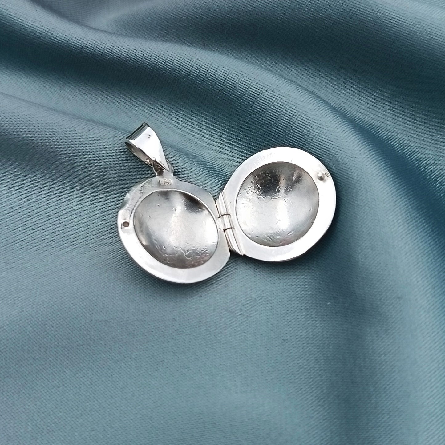 Dije Relicario Liso Cóncavo